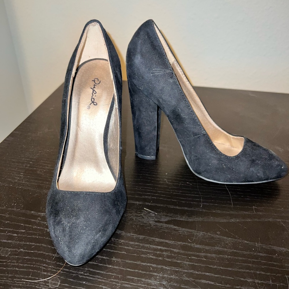 Qupid Womens Black Suede Slip On Closed Toe Block Pump Heel Size US 6